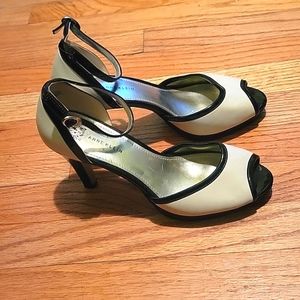 Open toe Anne Klein size 9 1/2 shoes